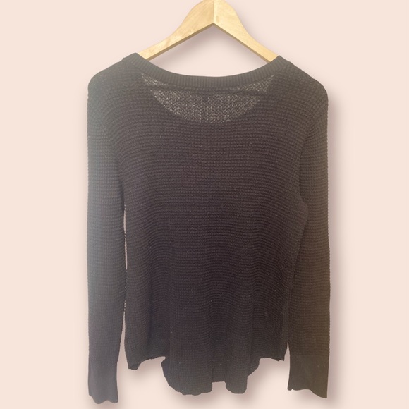 Black Waffle Top 🧇 - Picture 2 of 5